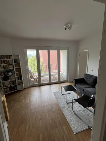 Hochwertig möblierte 2,5-Zimmer-Wohnung | Südwest-Balkon | Fußbodenheizung | TG-Stellplatz | Aufzug — photo 1